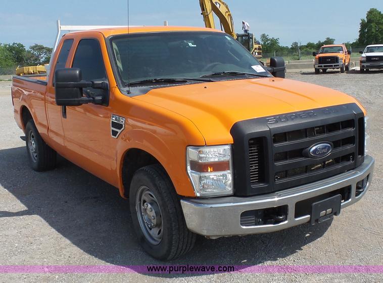 image for item J2787 2010 Ford F250 XL SuperCab pickup truck