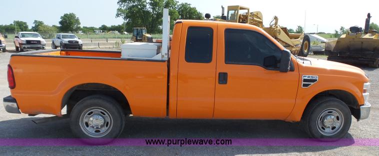 image for item J2787 2010 Ford F250 XL SuperCab pickup truck