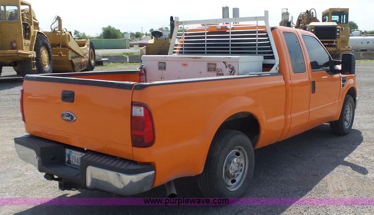 image for item J2787 2010 Ford F250 XL SuperCab pickup truck