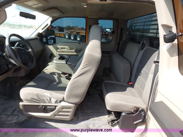 image for item J2787 2010 Ford F250 XL SuperCab pickup truck