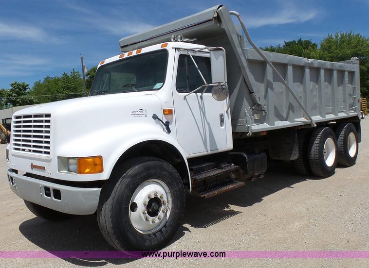 image for item J4069 1991 International 4900 dump truck