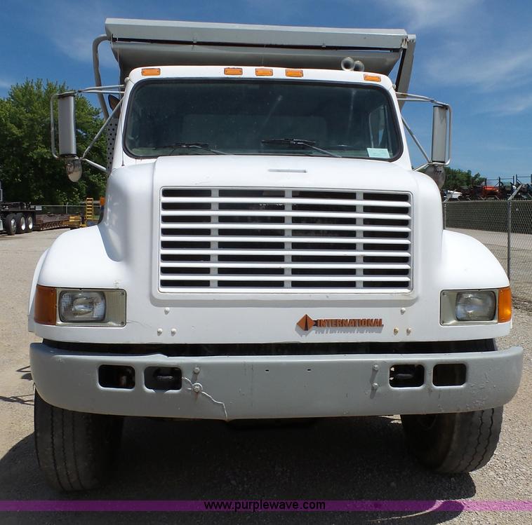 image for item J4069 1991 International 4900 dump truck