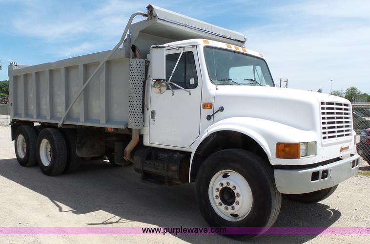 image for item J4069 1991 International 4900 dump truck