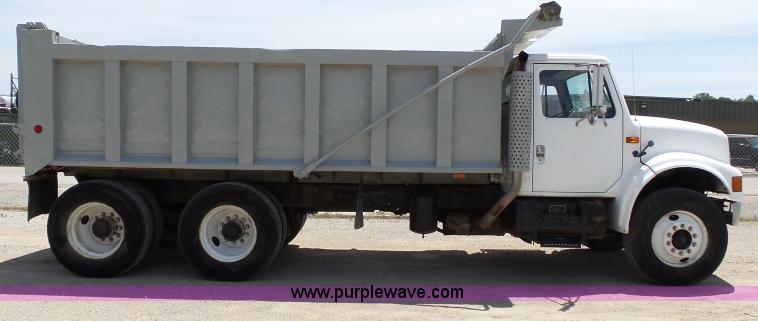 image for item J4069 1991 International 4900 dump truck