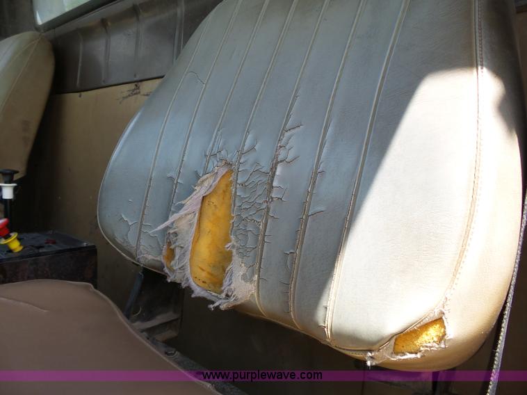 image for item J4069 1991 International 4900 dump truck