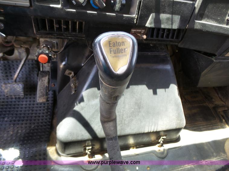 image for item J4069 1991 International 4900 dump truck