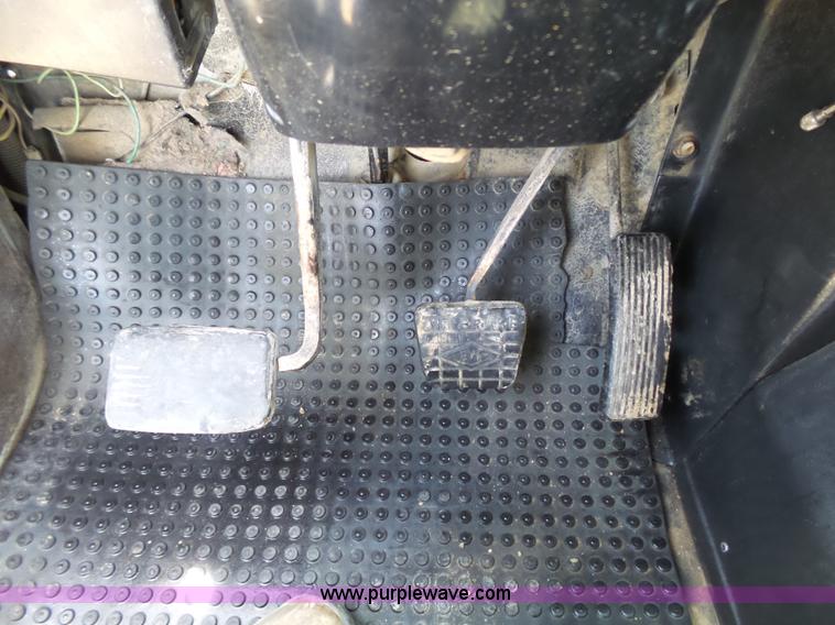 image for item J4069 1991 International 4900 dump truck