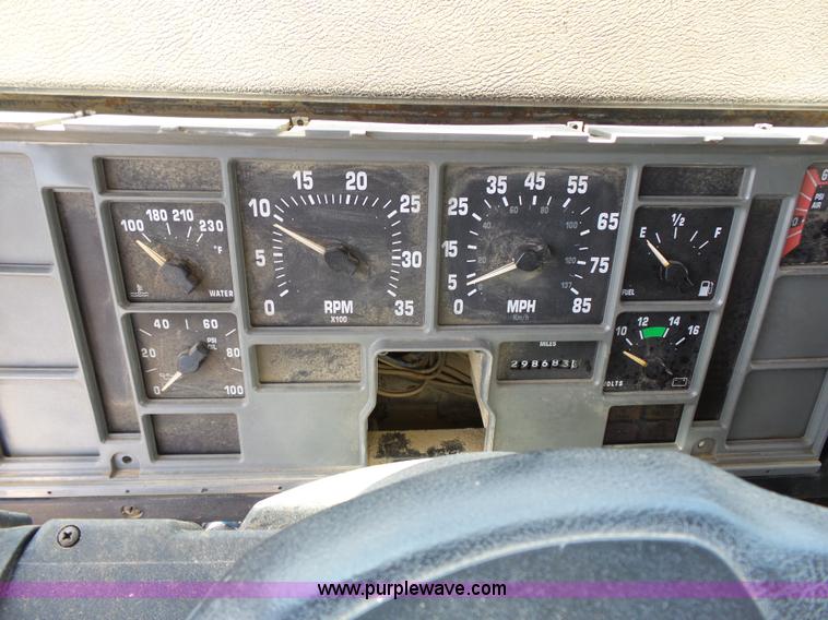 image for item J4069 1991 International 4900 dump truck