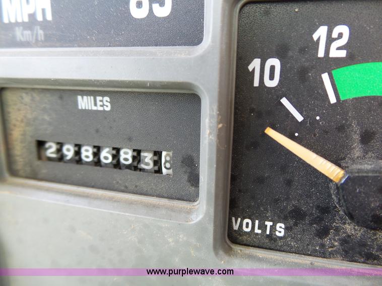 image for item J4069 1991 International 4900 dump truck