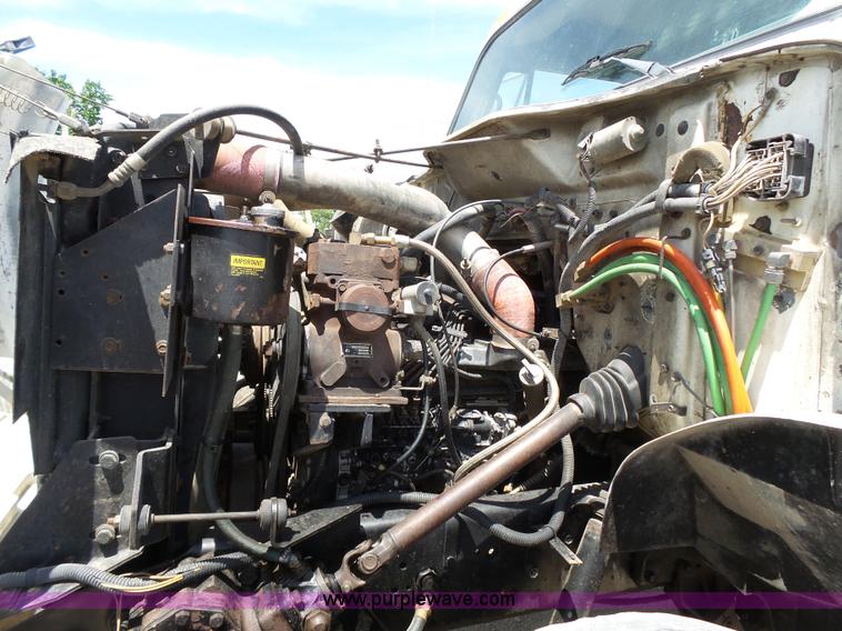 image for item J4069 1991 International 4900 dump truck