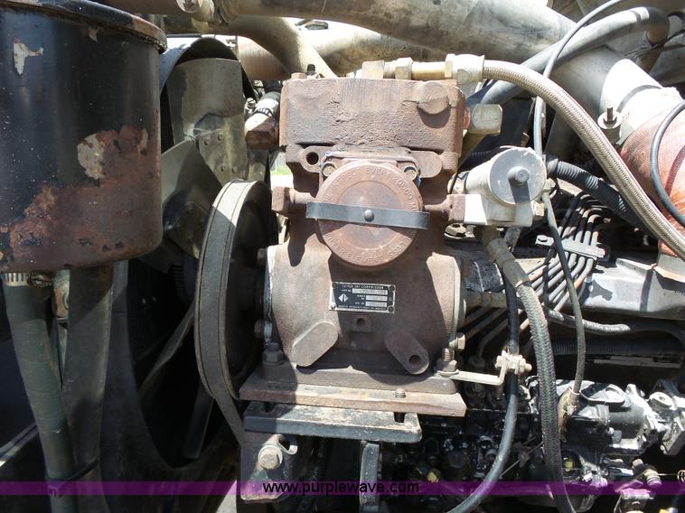 image for item J4069 1991 International 4900 dump truck