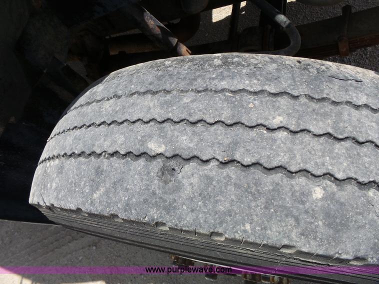 image for item J4069 1991 International 4900 dump truck