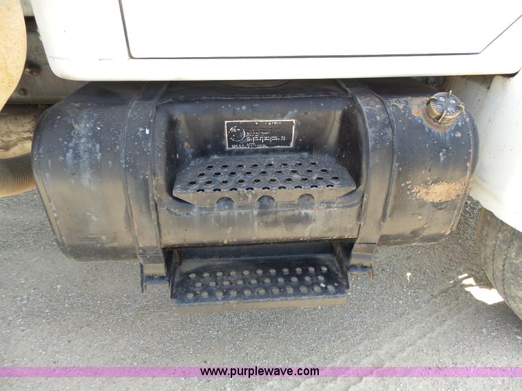 image for item J4069 1991 International 4900 dump truck