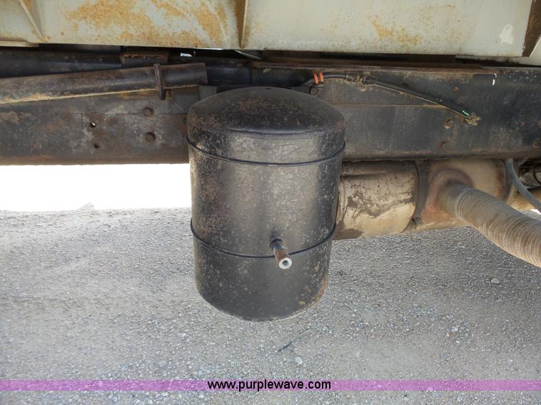 image for item J4069 1991 International 4900 dump truck