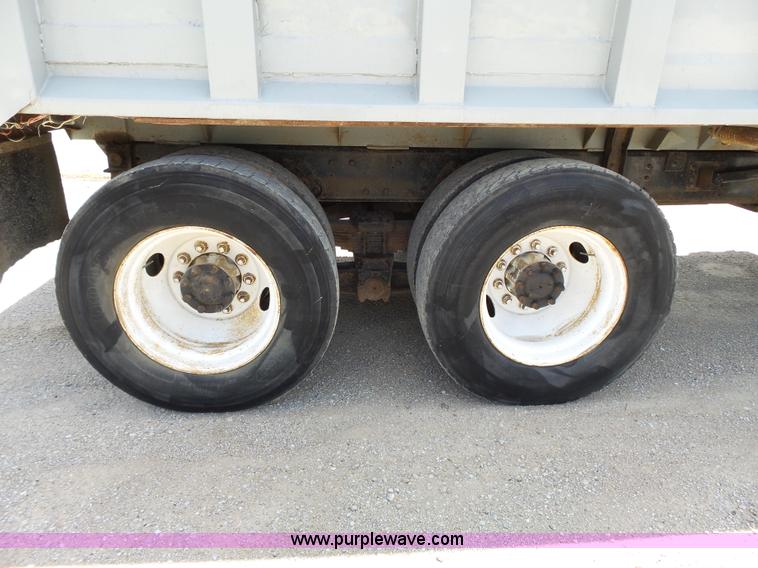 image for item J4069 1991 International 4900 dump truck