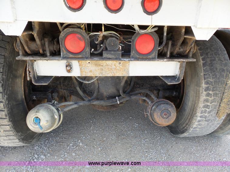 image for item J4069 1991 International 4900 dump truck
