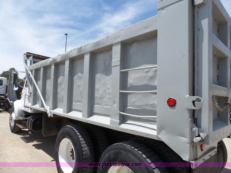 image for item J4069 1991 International 4900 dump truck