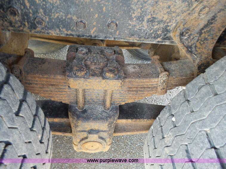 image for item J4069 1991 International 4900 dump truck