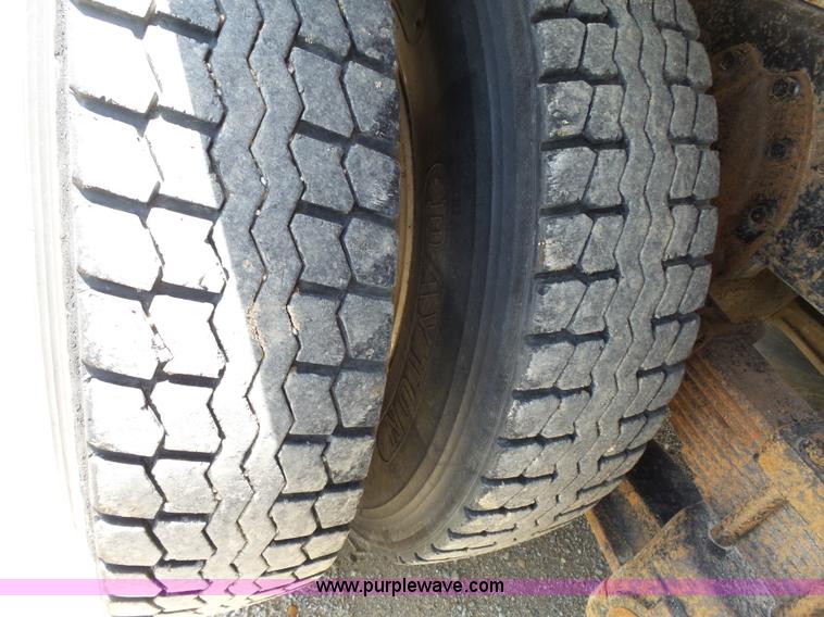 image for item J4069 1991 International 4900 dump truck