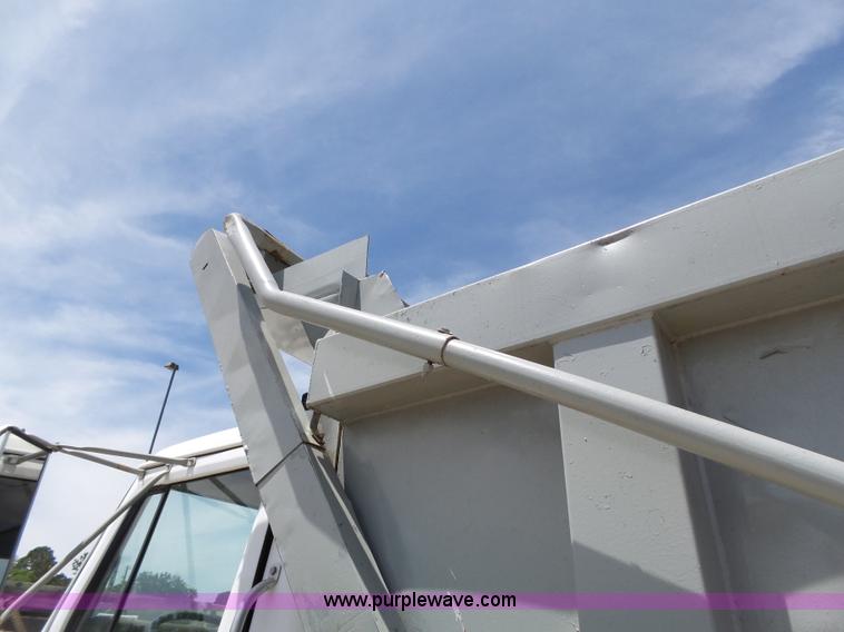 image for item J4069 1991 International 4900 dump truck