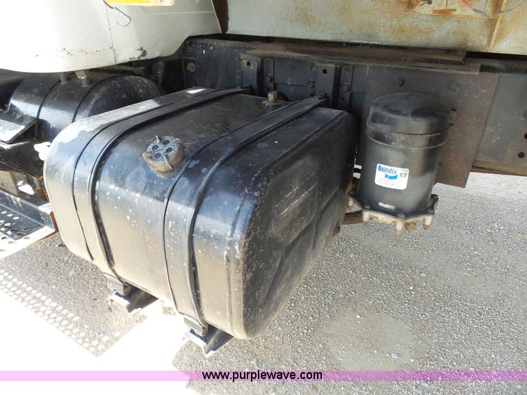 image for item J4069 1991 International 4900 dump truck