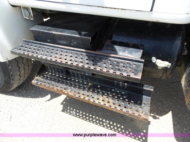 image for item J4069 1991 International 4900 dump truck