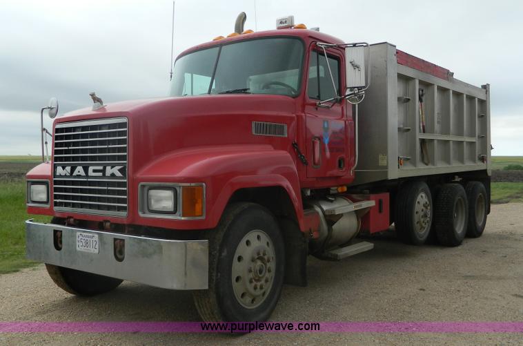 image for item J8903 1999 Mack CH613 dump truck