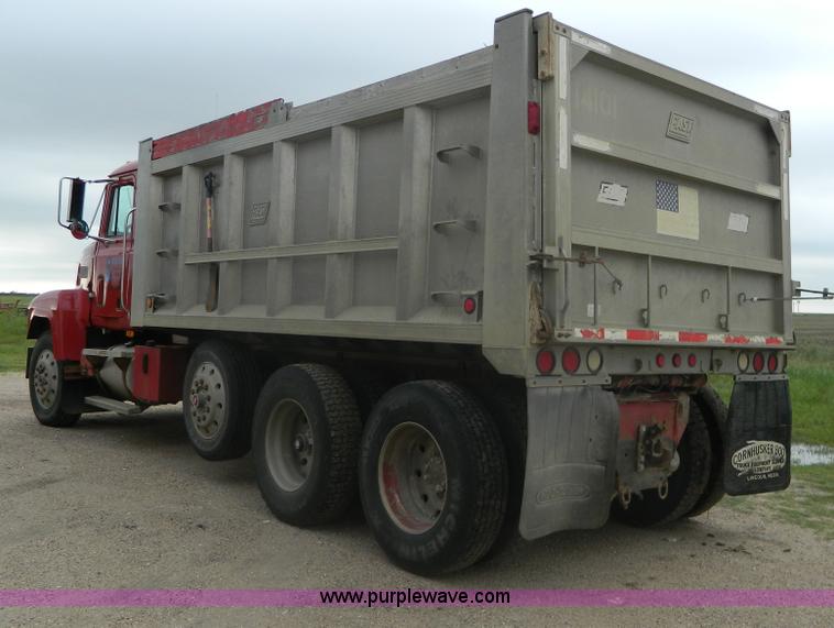 image for item J8903 1999 Mack CH613 dump truck
