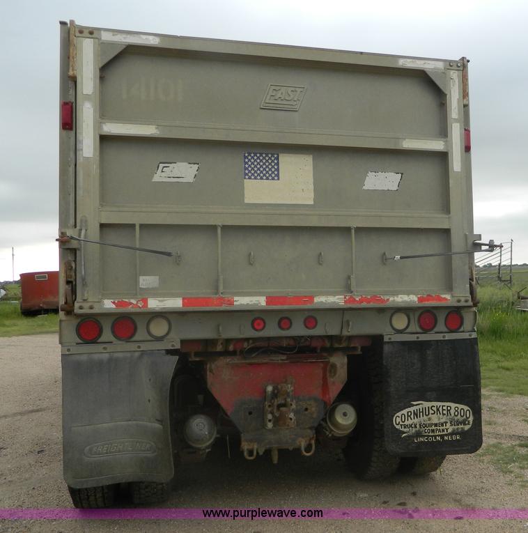 image for item J8903 1999 Mack CH613 dump truck