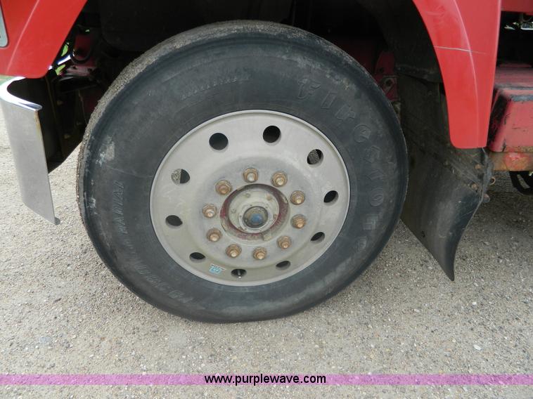 image for item J8903 1999 Mack CH613 dump truck