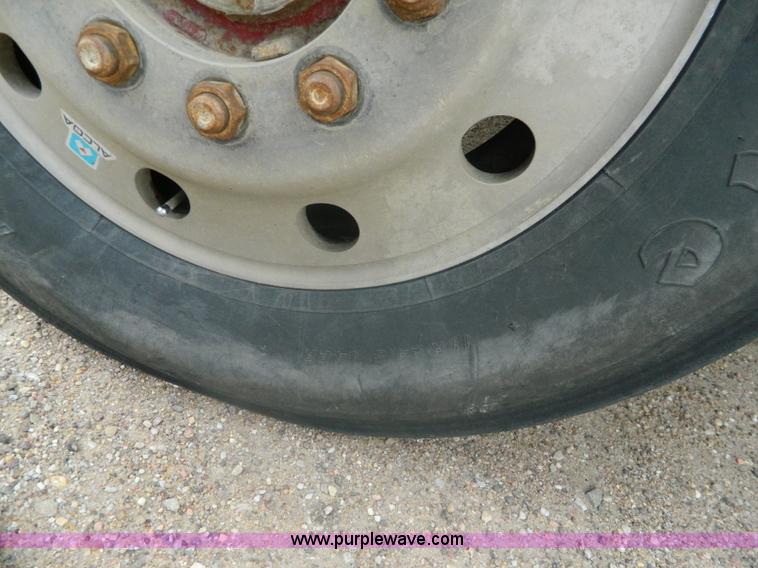 image for item J8903 1999 Mack CH613 dump truck