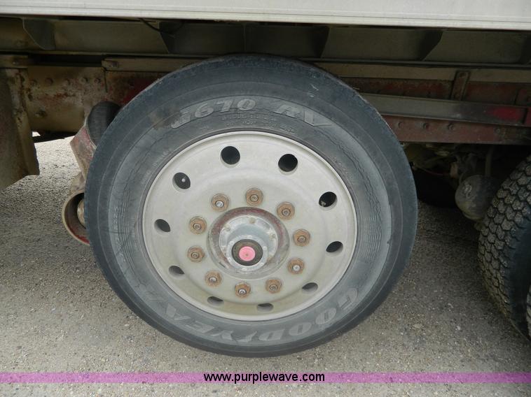 image for item J8903 1999 Mack CH613 dump truck