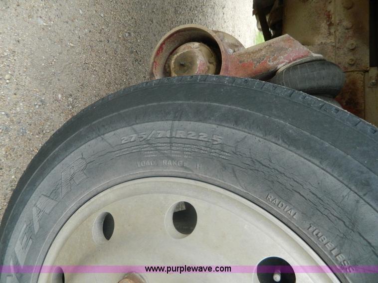 image for item J8903 1999 Mack CH613 dump truck