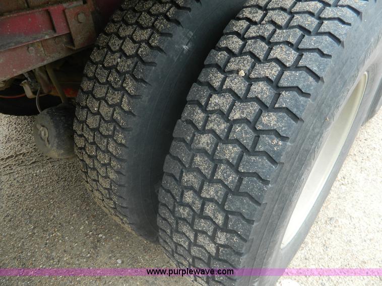 image for item J8903 1999 Mack CH613 dump truck