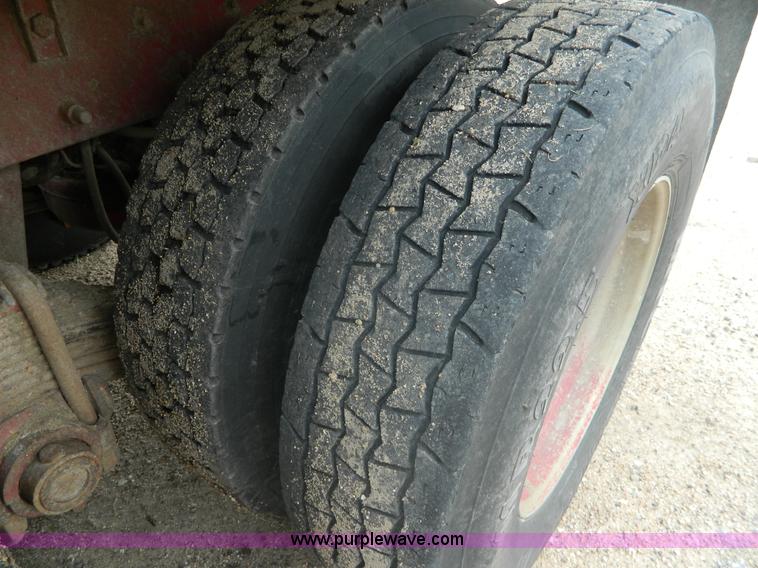 image for item J8903 1999 Mack CH613 dump truck