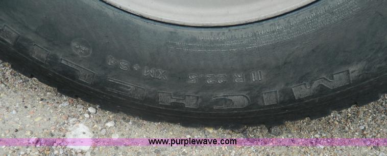 image for item J8903 1999 Mack CH613 dump truck