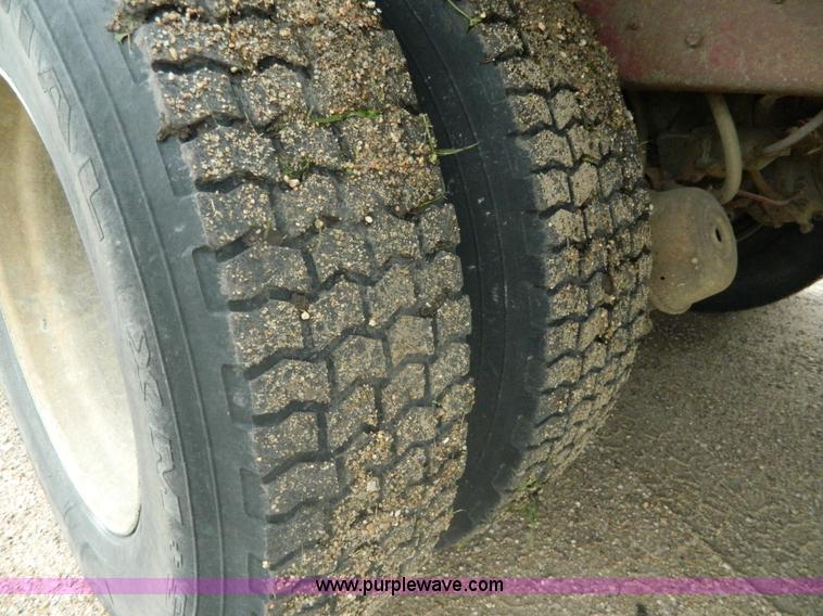 image for item J8903 1999 Mack CH613 dump truck