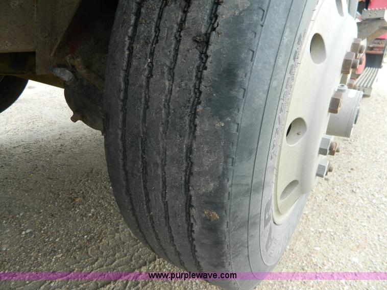 image for item J8903 1999 Mack CH613 dump truck