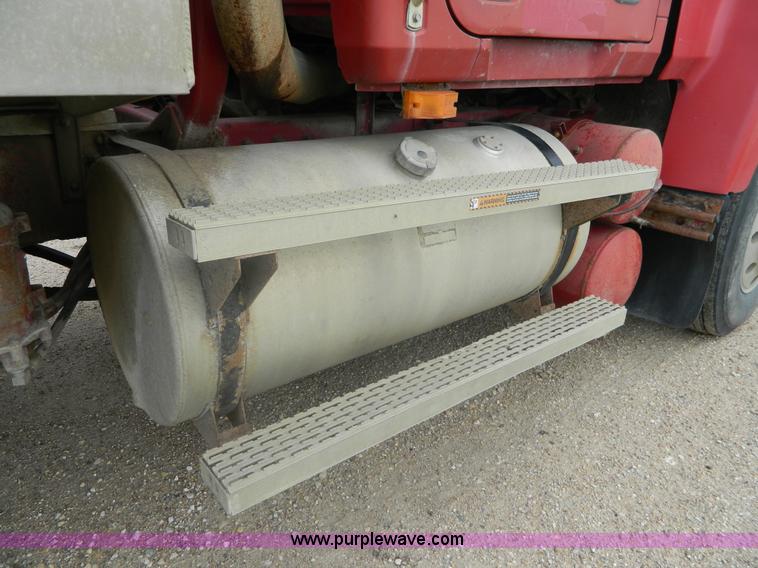 image for item J8903 1999 Mack CH613 dump truck