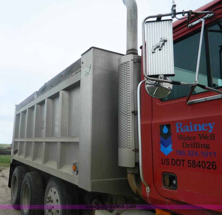 image for item J8903 1999 Mack CH613 dump truck