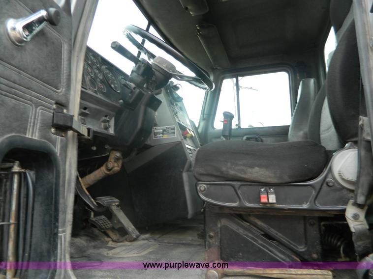 image for item J8903 1999 Mack CH613 dump truck