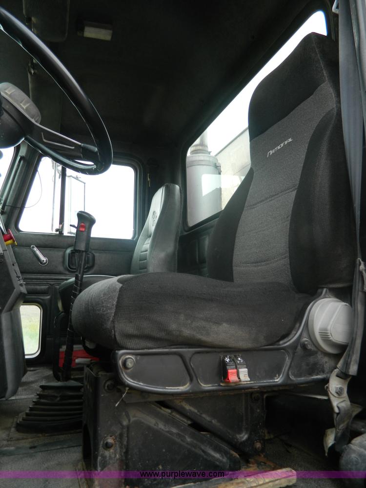 image for item J8903 1999 Mack CH613 dump truck