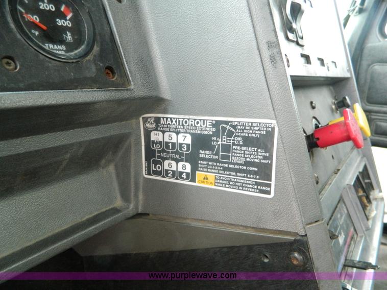 image for item J8903 1999 Mack CH613 dump truck