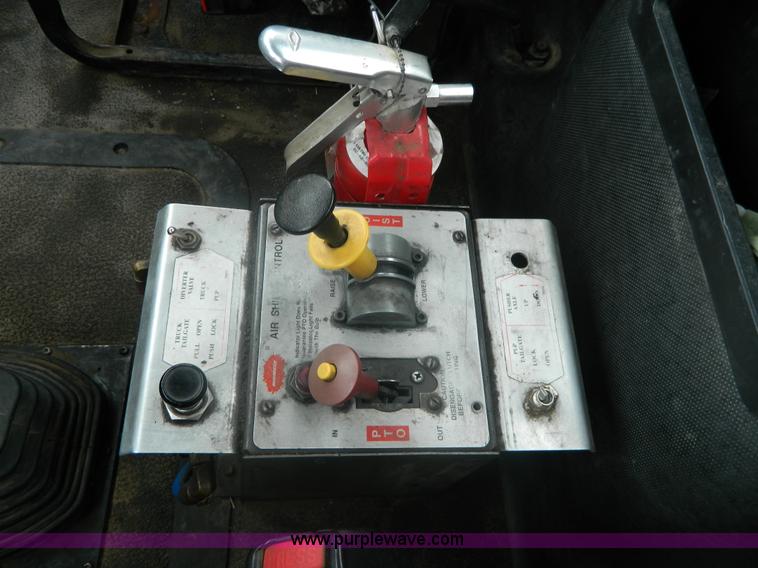 image for item J8903 1999 Mack CH613 dump truck