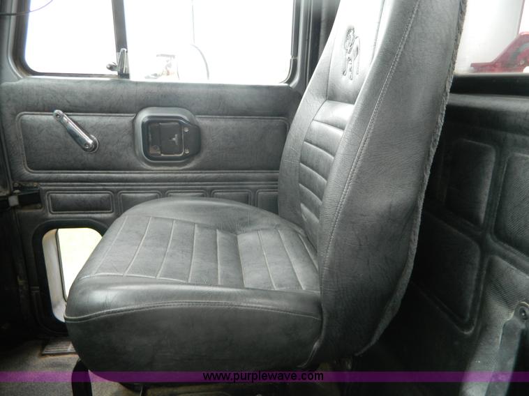 image for item J8903 1999 Mack CH613 dump truck