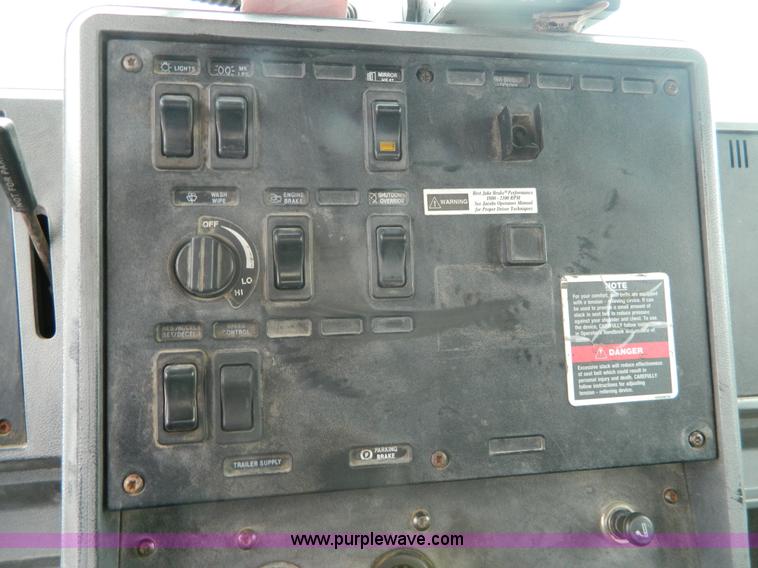 image for item J8903 1999 Mack CH613 dump truck