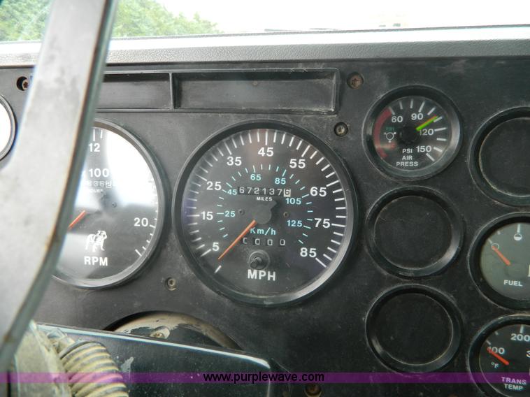 image for item J8903 1999 Mack CH613 dump truck