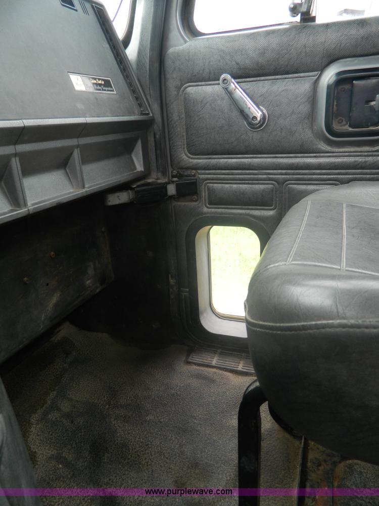 image for item J8903 1999 Mack CH613 dump truck