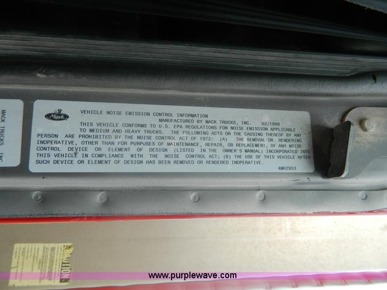 image for item J8903 1999 Mack CH613 dump truck