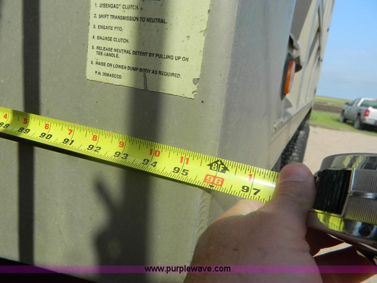 image for item J8903 1999 Mack CH613 dump truck